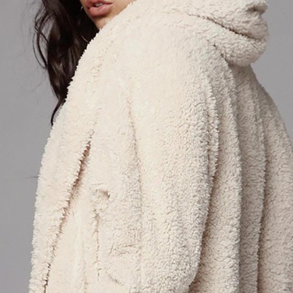 Women's Teddy Coat & Shorts Set - Picture 3 of 6